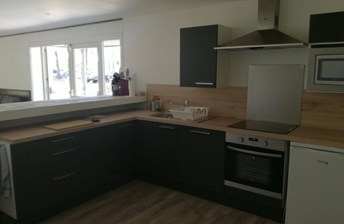 Hourtin Apartment | Cozy Lakeview Apartment for 4 with Pet-Friendly Amenities