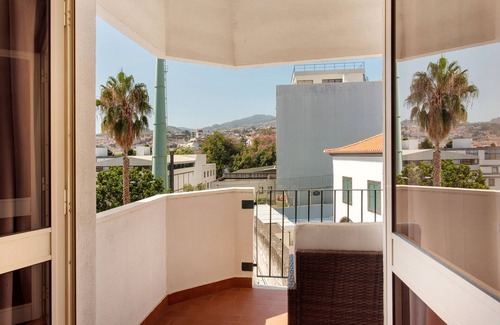 Santa Maria Maior Apartment | Apartment 'Funchal Centre Bliss - Soulful Stays' with Sea View, Shared Terrace and Wi-Fi