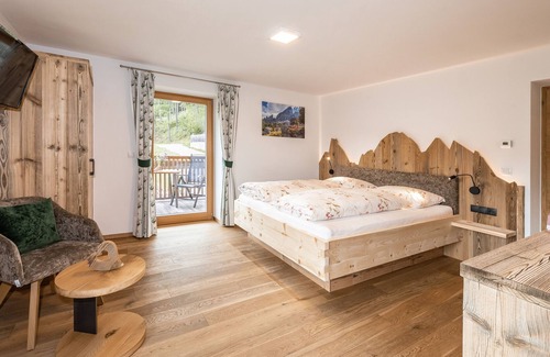 Villnoss Apartment | Apartment Furchetta with Mountain View, Terraces & Wi-Fi