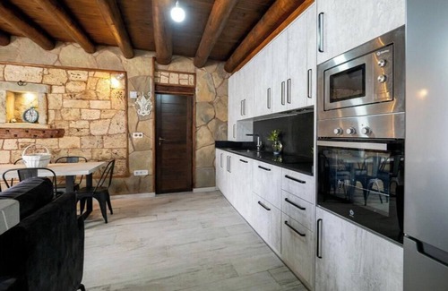 Borrastre Apartment | Apartment 'Galamín' with Mountain View, Private Terrace and Wi-Fi