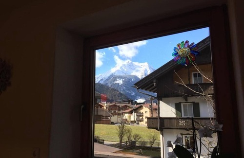 Mayrhofen Apartment | Mountain View Apartment "Galerie Kaiser" with Balconies & Wi-Fi