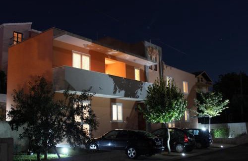 Kamen Apartment | Relax at Apartment Gamma with Hydromassage Pool near Split