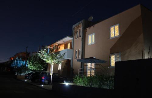 Kamen Apartment | Relax at Apartment Gamma with Hydromassage Pool near Split