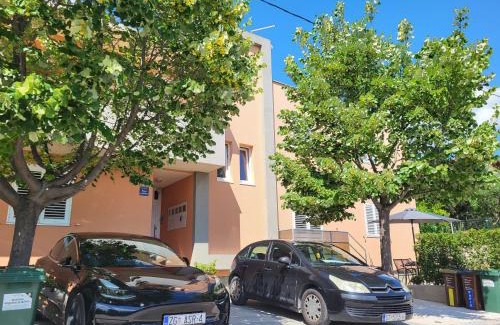 Kamen Apartment | Relax at Apartment Gamma with Hydromassage Pool near Split