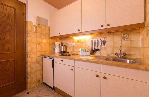 Strobl Apartment | Garden View Apartment at House Roland - Perfect for Families