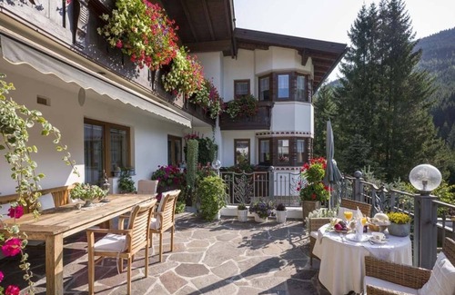 Gerlos House | Cozy Garden View Apartment for Up to 4 Guests