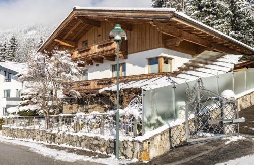 Itter Apartment | Pet-Friendly Haven: Apartment Gartentraum, 4-Star Excellence