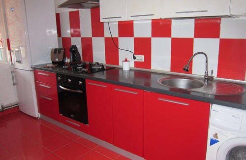 Valu lui Traian Apartment | Spacious Apartment Gherghisan for 6 with Hot Tub & Spa