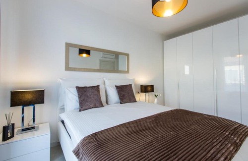 Cavalcaselle Apartment | Discover Apartment Giulia: 4-Star Retreat with Pool Access