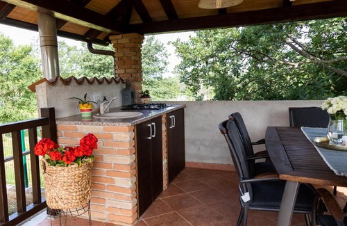 Vrvari Apartment | Impeccable Apartment Gianni: Family-Friendly with Kitchen
