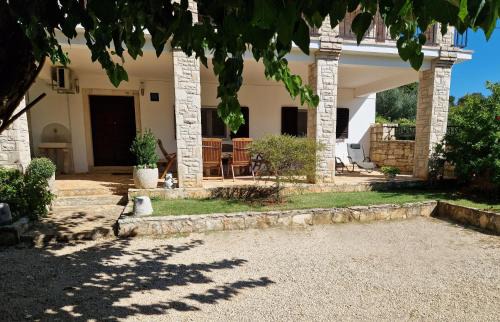 Golas Apartment | Pet-Friendly Apartment Gina: Guest Rated 9.6/10