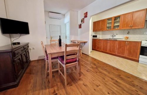 Golas Apartment | Pet-Friendly Apartment Gina: Guest Rated 9.6/10
