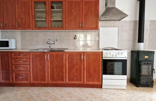 Golas Apartment | Pet-Friendly Apartment Gina: Guest Rated 9.6/10