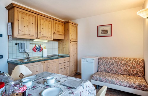 Gionghi-Cappella Apartment | Mountain-View Giongo Residence Aparthotel with Pet-Friendly Amenities