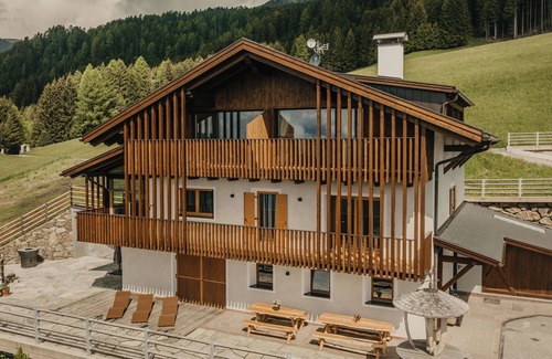 Chiusa Apartment | Apartment 'Gipfeltraum' with Mountain View, Shared Garden and Wi-Fi