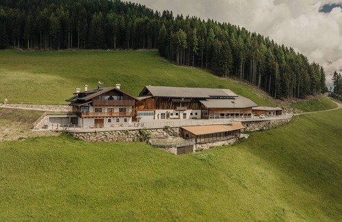 Chiusa Apartment | Apartment 'Gipfeltraum' with Mountain View, Shared Garden and Wi-Fi