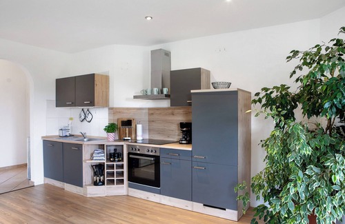 Habichtswald Apartment | Top-Rated Apartment 'Glücksmomente' with Balcony & Wi-Fi