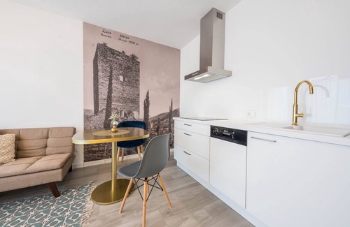 Lana Apartment | Unique Goldfinger Apartment with Mountain View & Pool Access