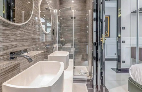 Justicia Villa | Apartment Gran Via - Five Bedroom Villa, Sleeps 10