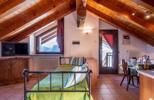 Saint-Nicolas Apartment | Family-Friendly Apartment Grand Sarriod for Memorable Stays