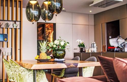 Ronco sopra Ascona Apartment | Relaxing Stay at Apartment Grand Suite with Pool Access