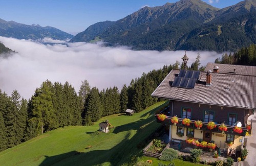 Bad Gastein Apartment | Top-Rated Apartment Graukogel: Pet-Friendly & Breakfast Included
