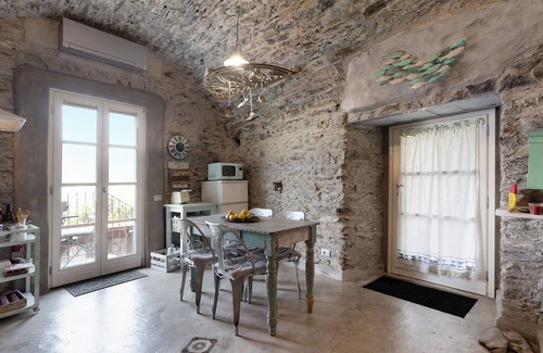 Levanto Apartment | Cozy Green Cactus House: Ocean View with Wi-Fi & Spa