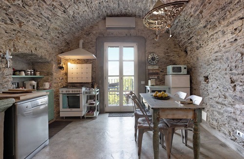 Levanto Apartment | Cozy Green Cactus House: Ocean View with Wi-Fi & Spa
