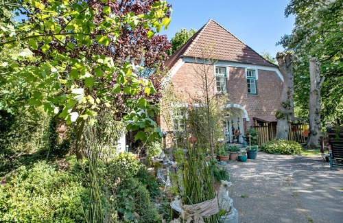 Schulp Apartment | Apartment 'Große 1' with Shared Garden and Wi-Fi