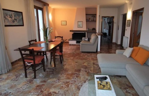 Vignola Apartment | Apartment Guattini in Cremia - 6 persons, 3 bedrooms