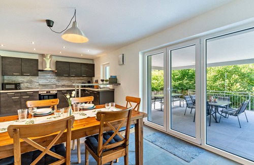 Gengenbach Apartment | Top-Rated Apartment 'Haigerach' with Private Terrace & Wi-Fi