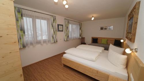 Ramsau im Zillertal Apartment | Top-Rated Apartment Hanna with Breakfast & Child-Friendly Amenities