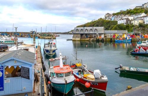 Mevagissey Apartment | Oceanfront Apartment Harbour Penthouse for Memorable Stays