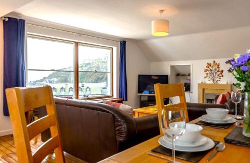 Mevagissey Apartment | Oceanfront Apartment Harbour Penthouse for Memorable Stays