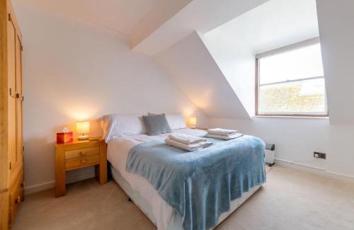 Mevagissey Apartment | Oceanfront Apartment Harbour Penthouse for Memorable Stays