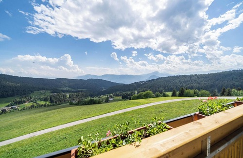Verano Apartment | Inviting Apartment 'Haughof - Lärchenweide' with Balcony & Spa