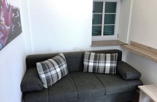 Altotting Apartment | Cozy Apartment Haus am Eck: Child-Friendly with WLAN
