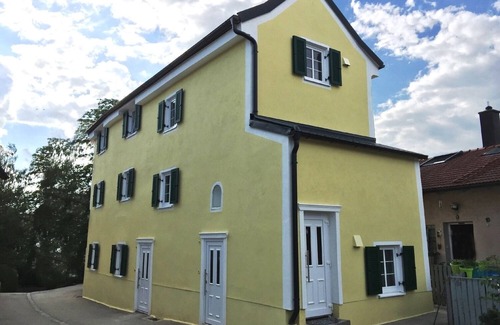 Altotting Apartment | Cozy Apartment Haus am Eck with Kitchen & WLAN Access