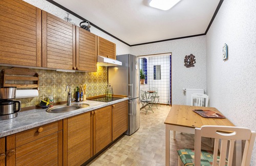 Schoeningen Apartment | Haus am Markt Apartment 2: Prime Location with Wi-Fi