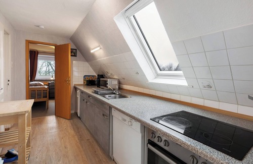 Hedwigenkoog Apartment | Apartment 'Haus Holle B' with Shared Garden and Balcony