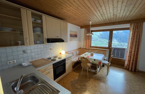 Hippach Apartment | Cozy Apartment 'Haus Kropfa' with Terrace and Wi-Fi