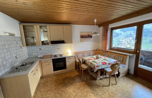 Hippach Apartment | Cozy Apartment 'Haus Kropfa' with Terrace and Wi-Fi