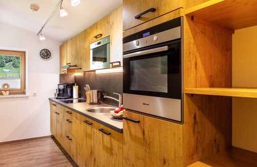 Madseit Apartment | Inviting 'Haus Marchegg - Bergkristall' with Mountain View