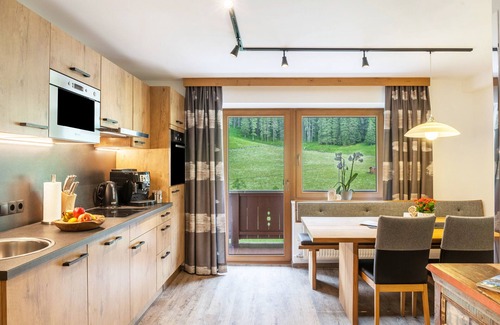 Madseit Apartment | Relax at Haus Marchegg: Mountain Views & Pet-Friendly Stay