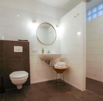 Hof van Delft Apartment | Welcoming Havenstraat Apartment: Rated 9.4/10, Family-Friendly