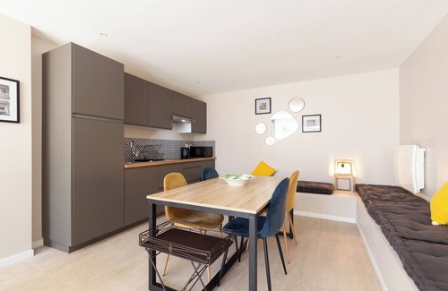 Les Camoins Apartment | Apartment 'Havre De Paix' with Shared Pool, Private Terrace and Wi-Fi