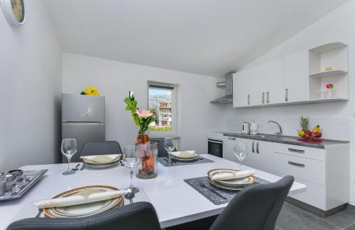 Strozanac Apartment | Family-Friendly Retreat at Apartment Heaven - Rated 9.3/10