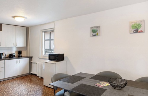 Schauenburg Apartment | Beautiful Apartment 'Heikes Ferienwohnung' with Balcony & Wi-Fi
