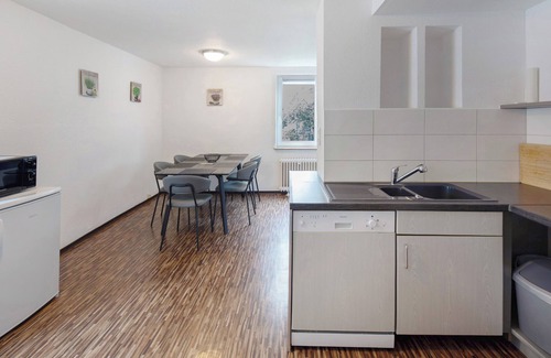 Schauenburg Apartment | Beautiful Apartment 'Heikes Ferienwohnung' with Balcony & Wi-Fi
