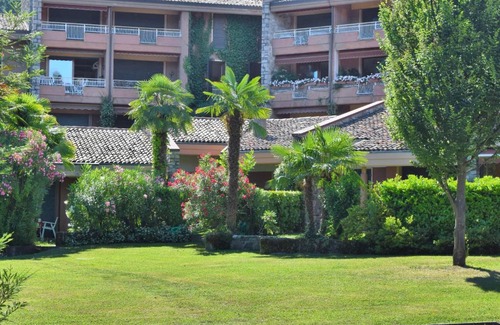 Porto Valtravaglia Apartment | Beachfront Apartment Hermitage-5 with Pool and Ocean Views